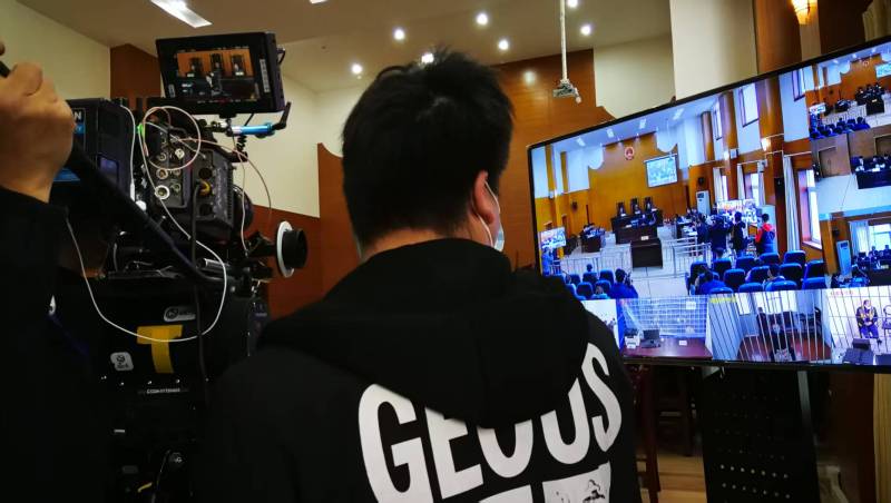 AI生成VS人工创意——沅陵县广告片拍摄公司的技术浪漫主义实践